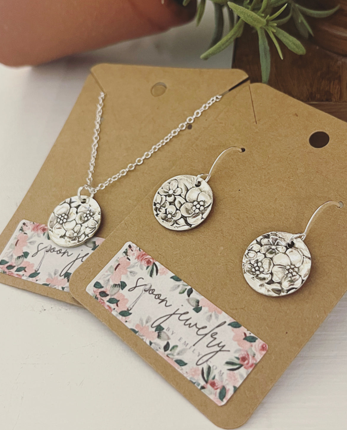 Love Precious Flower Necklace and Earring Set (Circle)