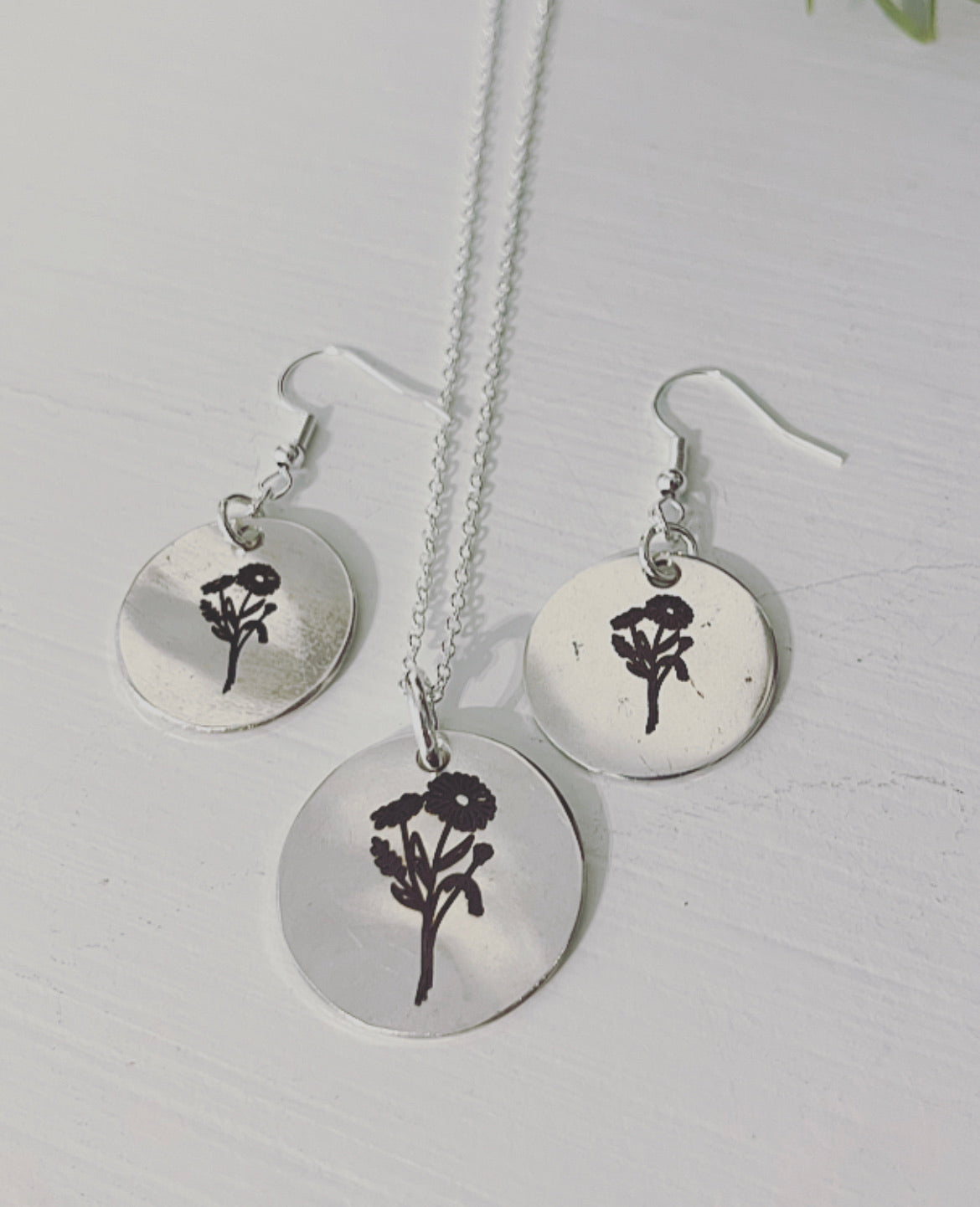 April Daisy Birth/Anniversary Customized Jewelry