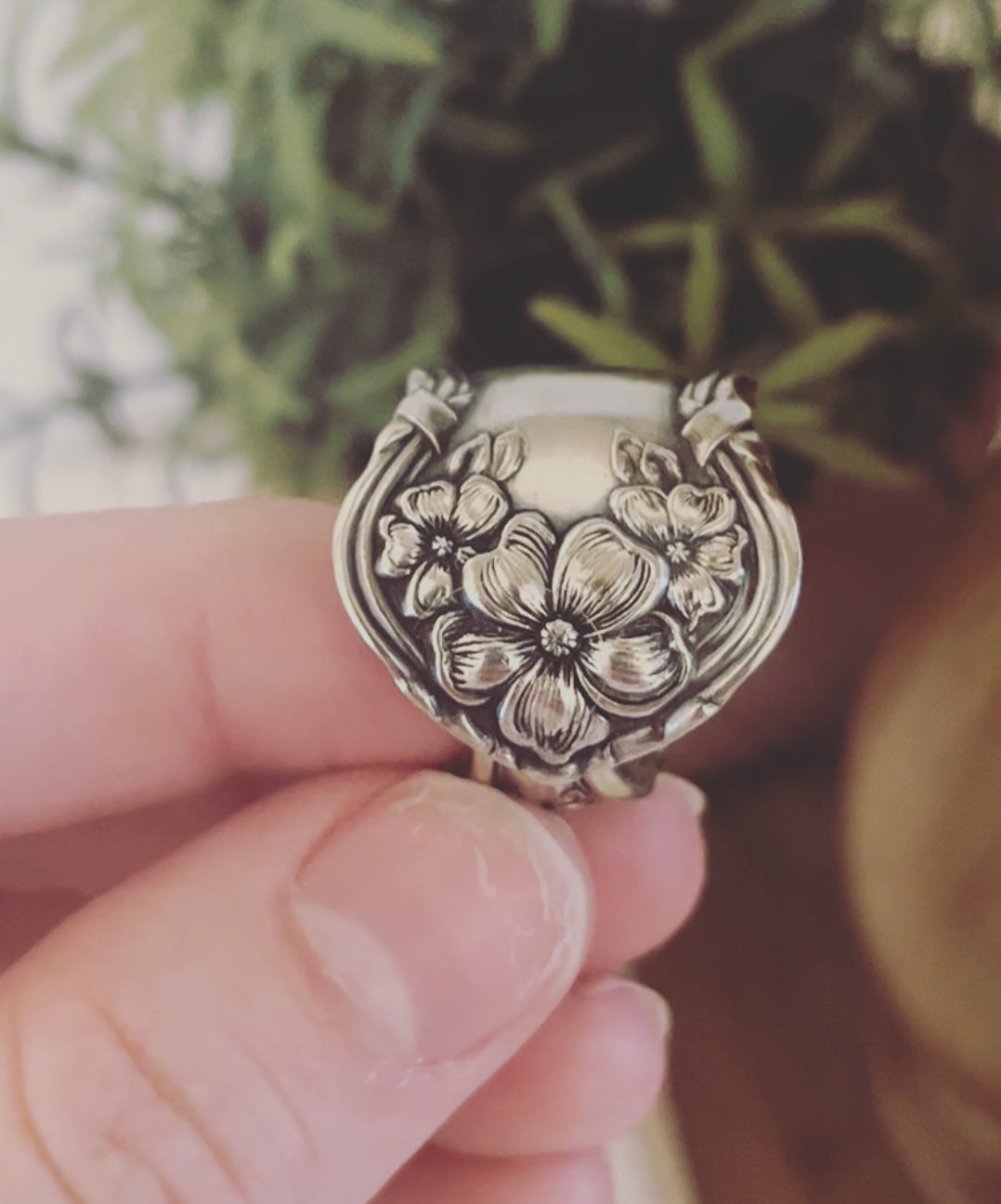 1908 Arbutus Vintage Floral Spoon Ring