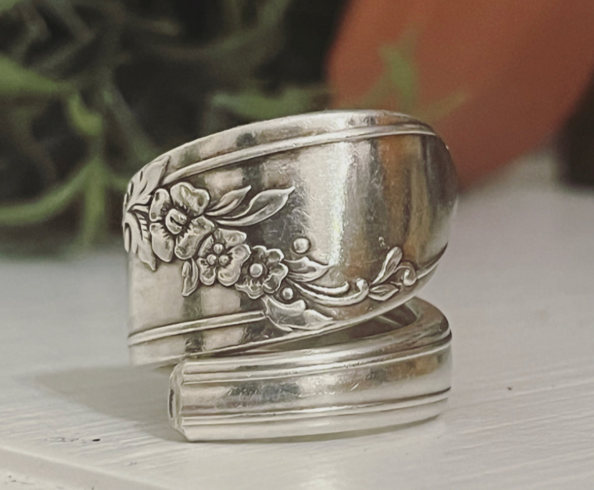 Queen Bess Spiral Vintage Spoon Ring